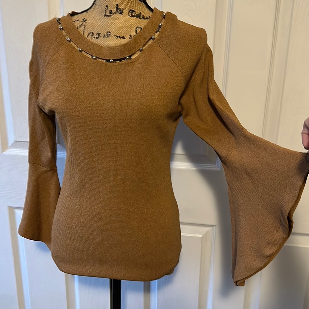 NWT INC International Concepts top Large